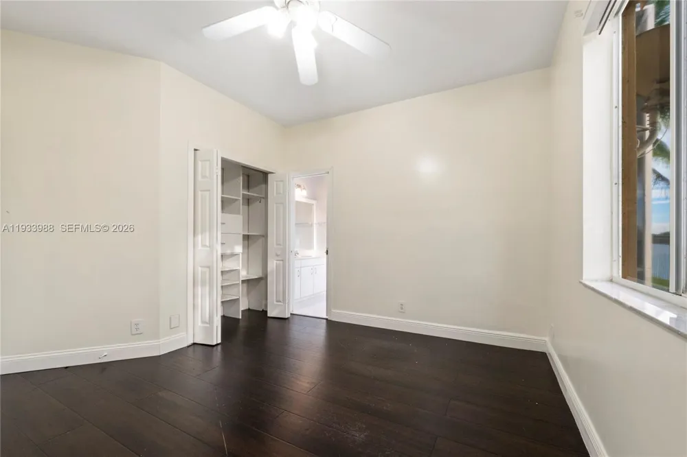 2893 Oakbrook Dr Weston, FL 33332