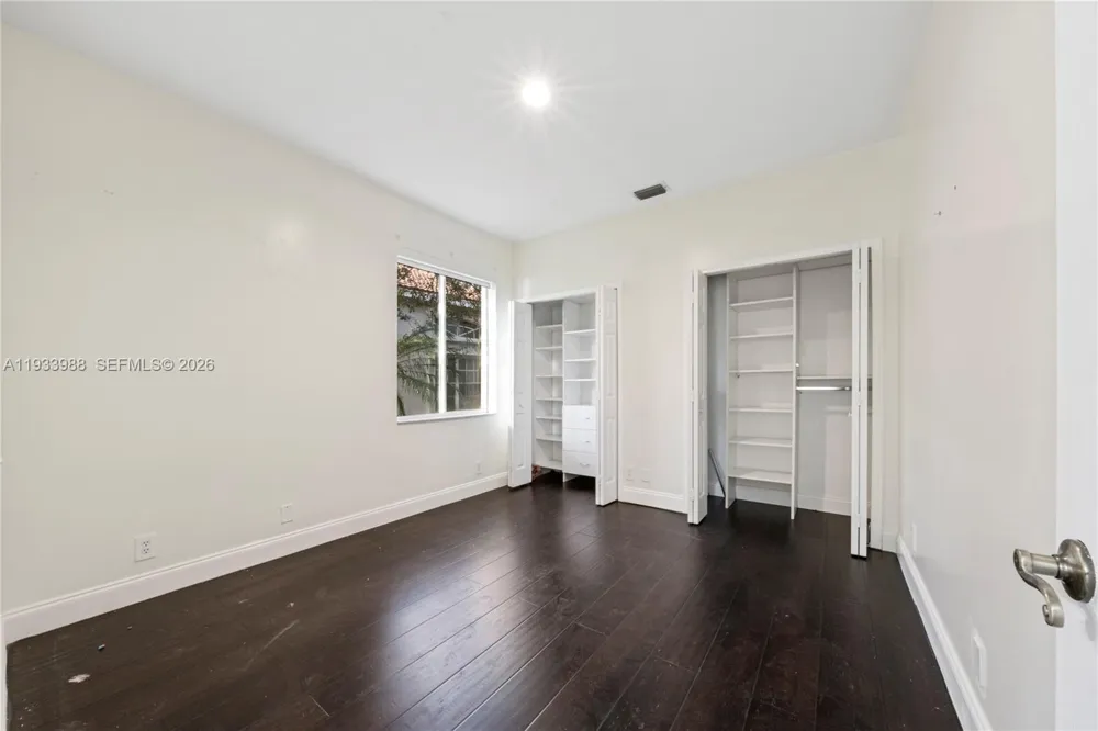 2893 Oakbrook Dr Weston, FL 33332
