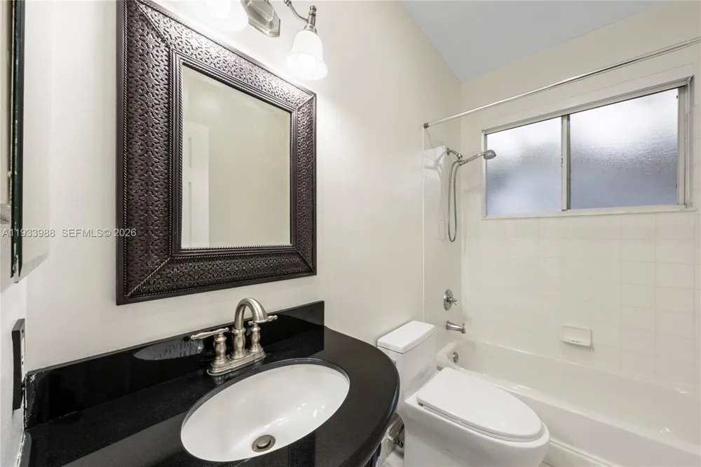 2893 Oakbrook Dr Weston, FL 33332