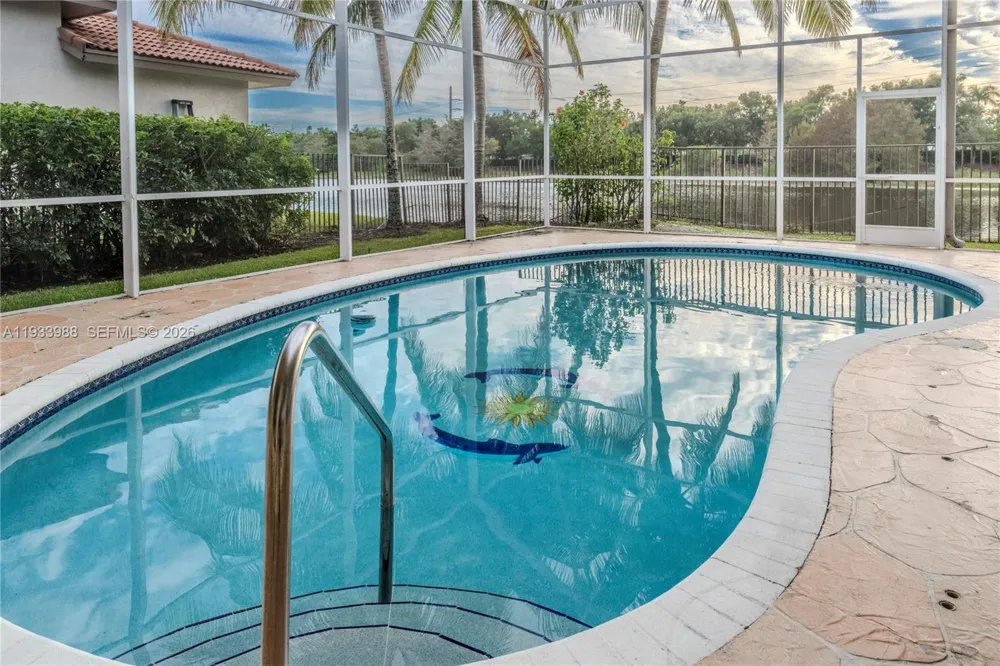 2893 Oakbrook Dr Weston, FL 33332