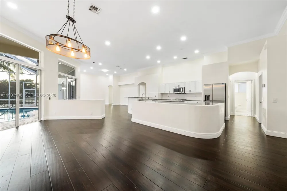 2893 Oakbrook Dr Weston, FL 33332