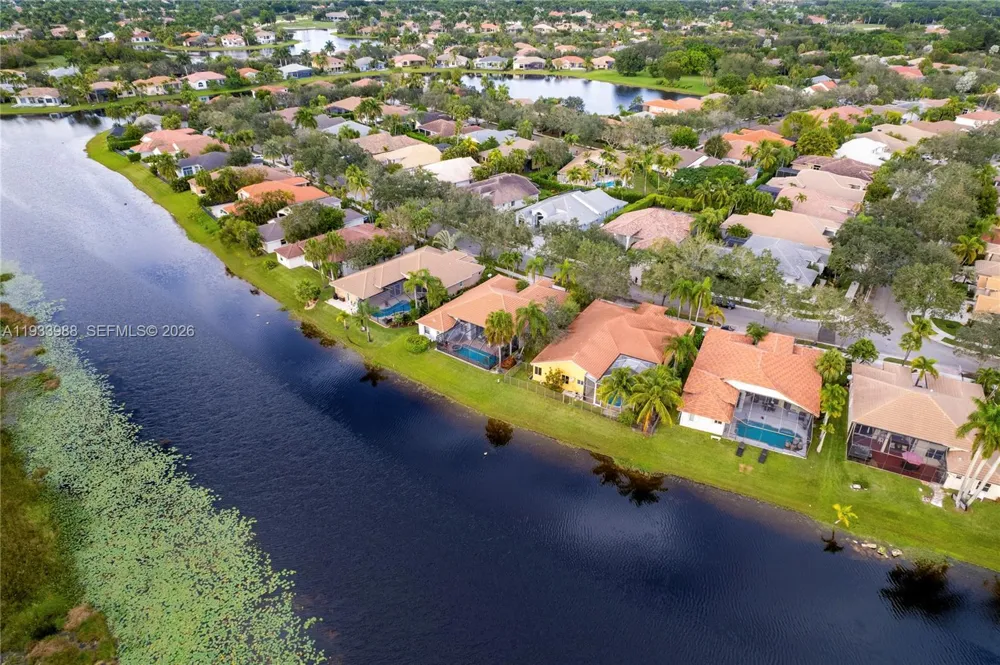 2893 Oakbrook Dr Weston, FL 33332