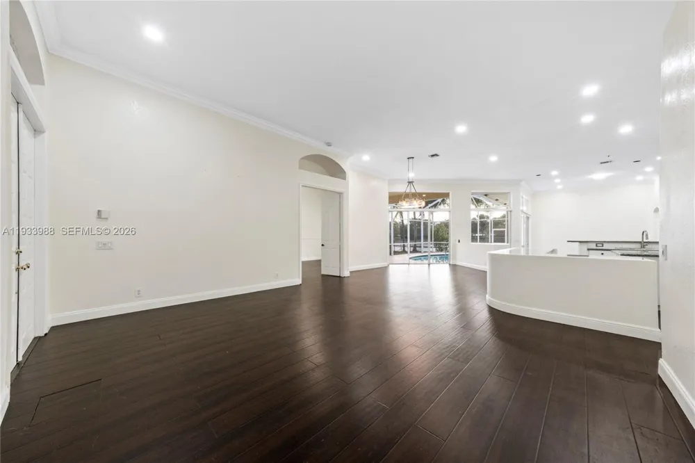 2893 Oakbrook Dr Weston, FL 33332