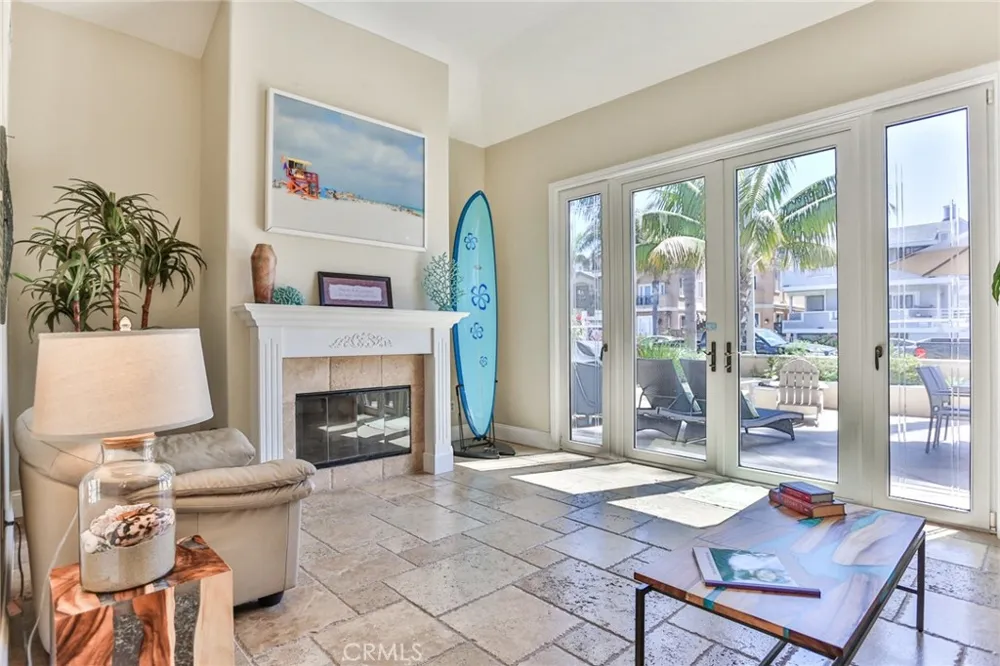215 6th street Huntington Beach, CA 92648