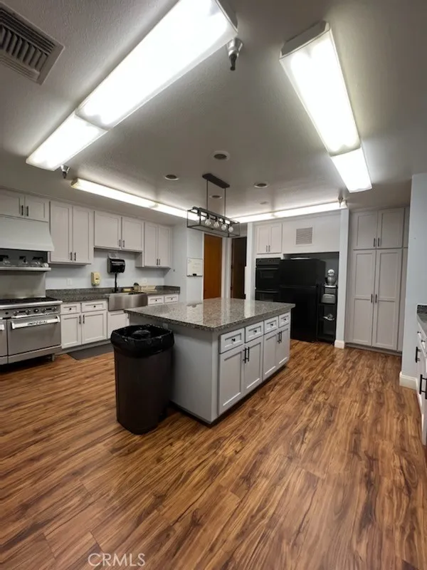 1295 S Cawston Avenue Hemet, CA 92545