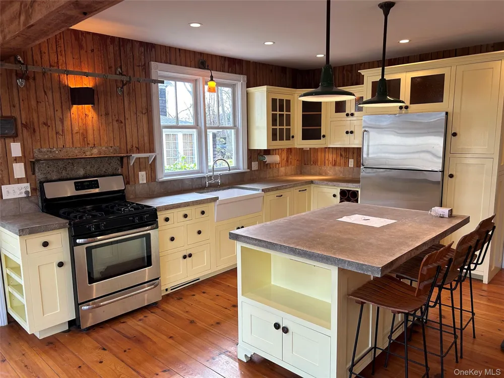 685 Orchard Street New Suffolk, NY 11956