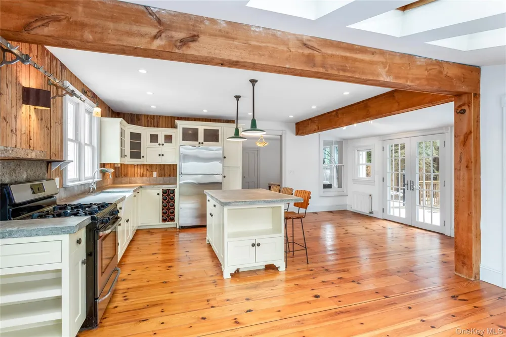 685 Orchard Street New Suffolk, NY 11956