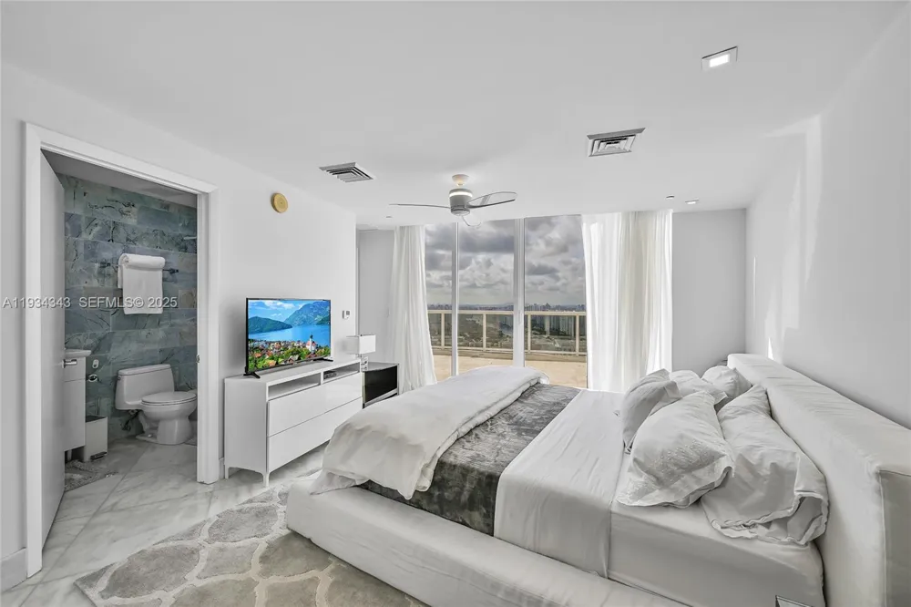 1850 S Ocean Dr #PH4405 Hallandale Beach, FL 33009