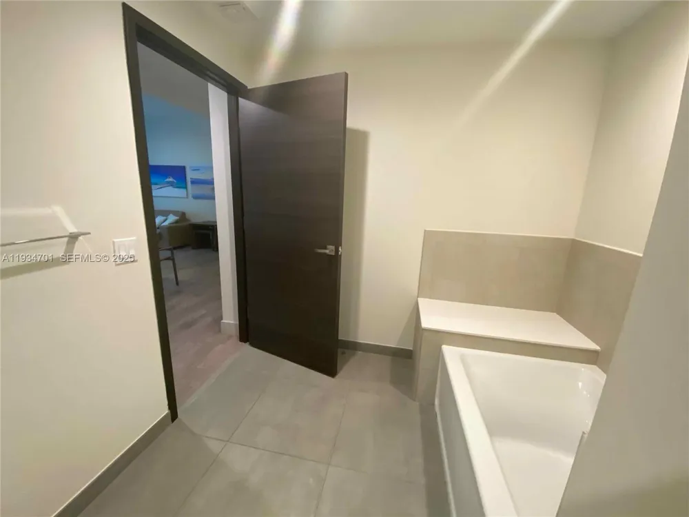 777 Ocean Dr #S514 Hollywood, FL 33019