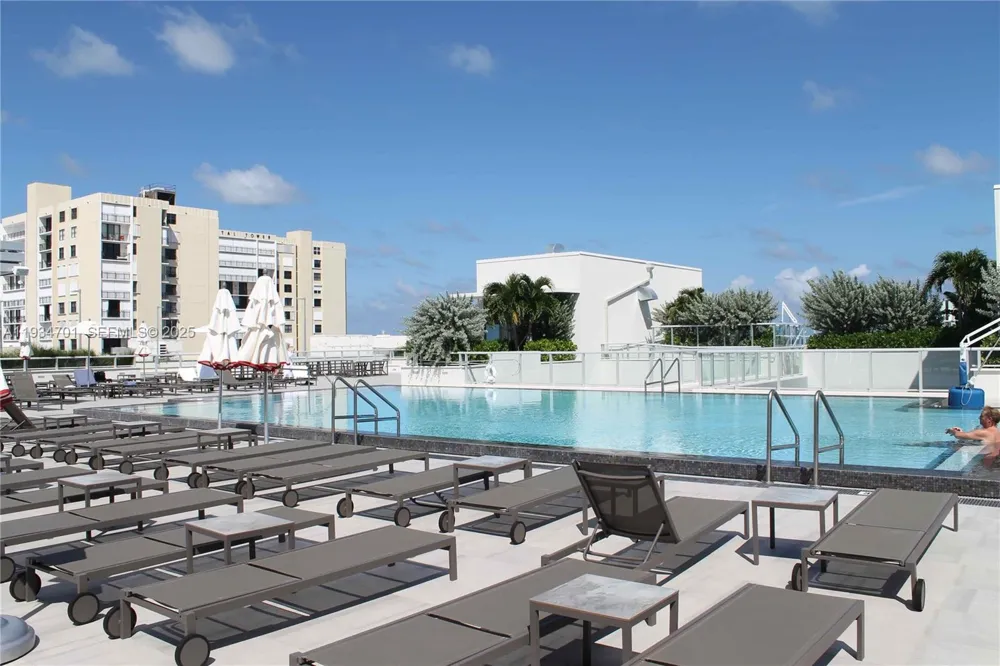 777 Ocean Dr #S514 Hollywood, FL 33019