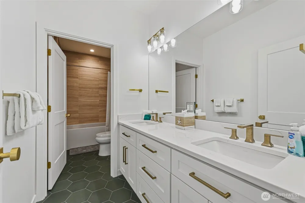1409 S Cohasset Crest Westport, WA 98595