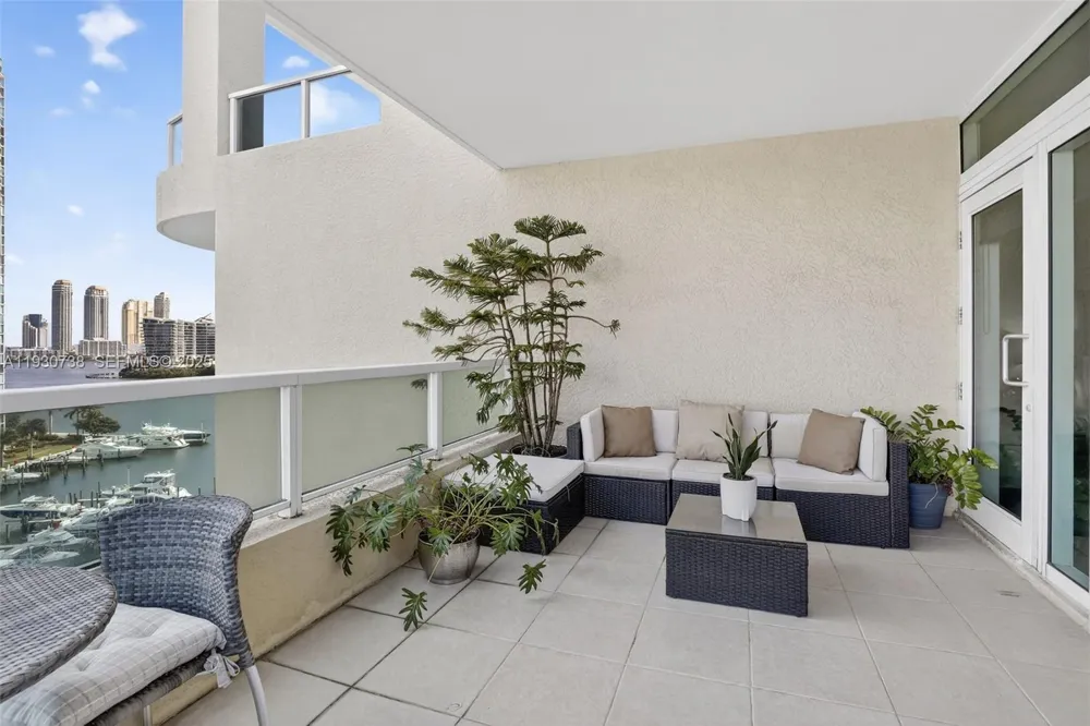 3340 NE 190th St #1101 Aventura, FL 33180