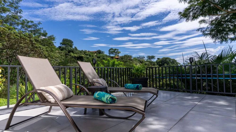 Modern gem in the natural setting Out of State, OS 20505