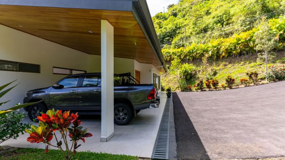 Modern gem in the natural setting Out of State, OS 20505