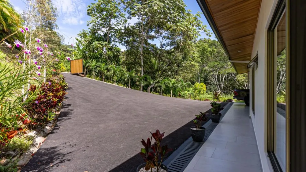 Modern gem in the natural setting Out of State, OS 20505