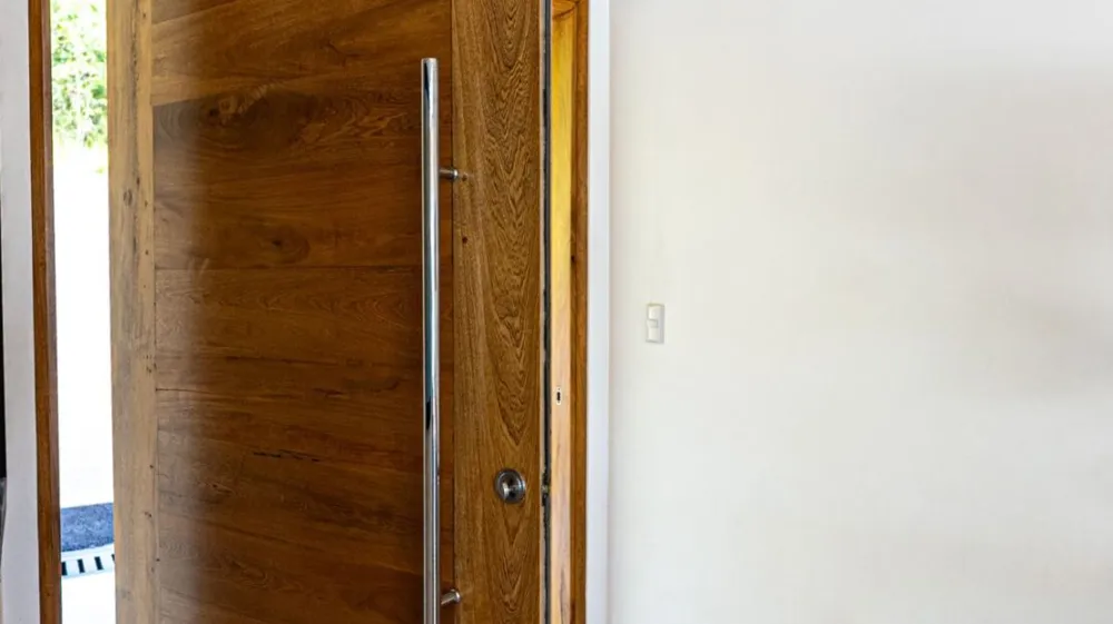 Modern gem in the natural setting Out of State, OS 20505