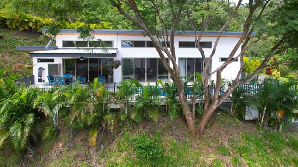 Modern gem in the natural setting Out of State, OS 20505