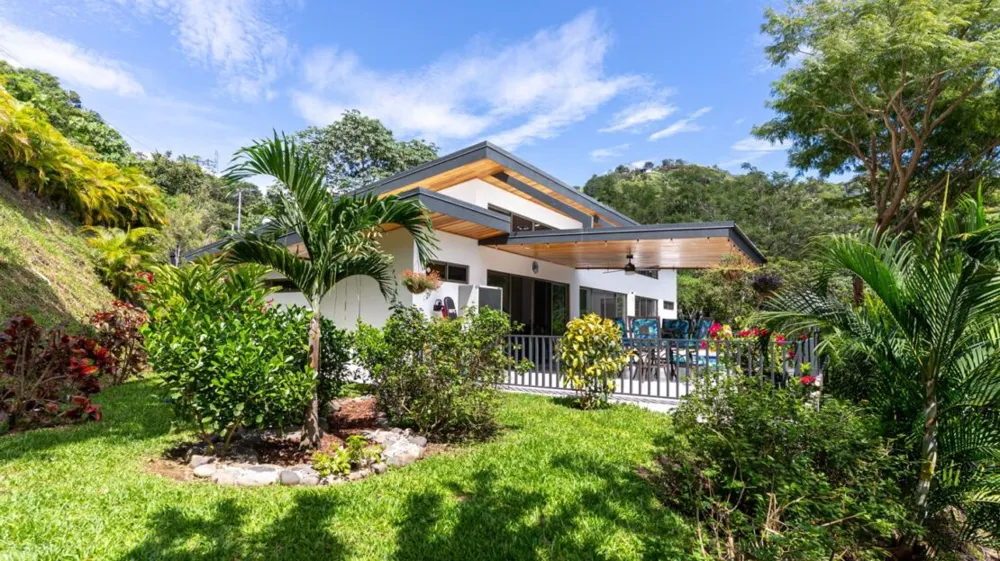 Modern gem in the natural setting Out of State, OS 20505