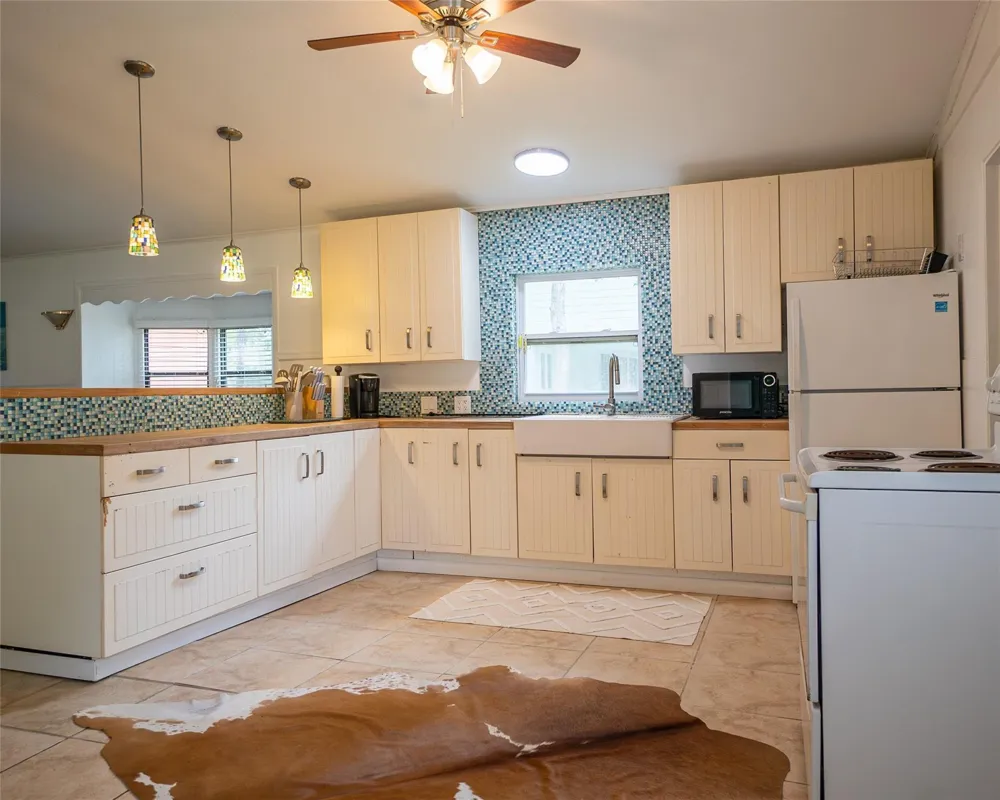 357 County Road 296 Sargent, TX 77414