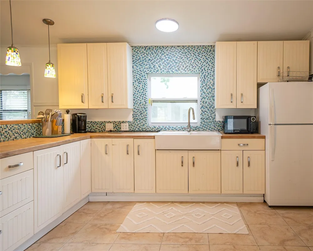 357 County Road 296 Sargent, TX 77414