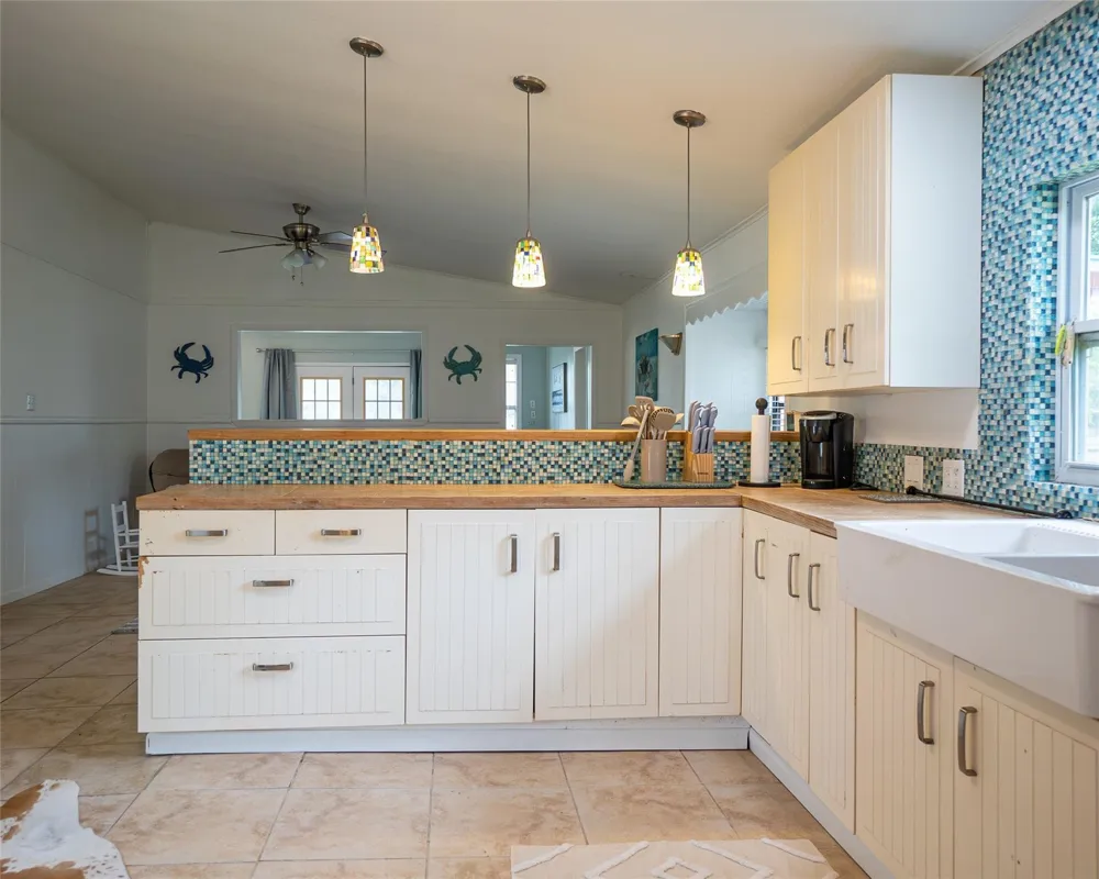 357 County Road 296 Sargent, TX 77414