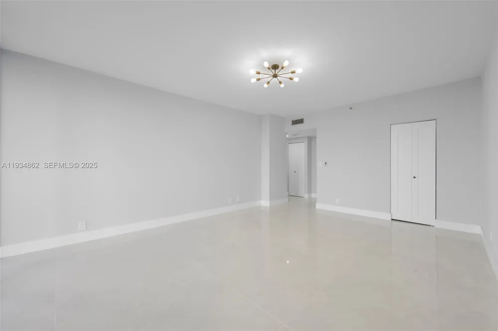 20281 E Country Club Dr #501 Aventura, FL 33180