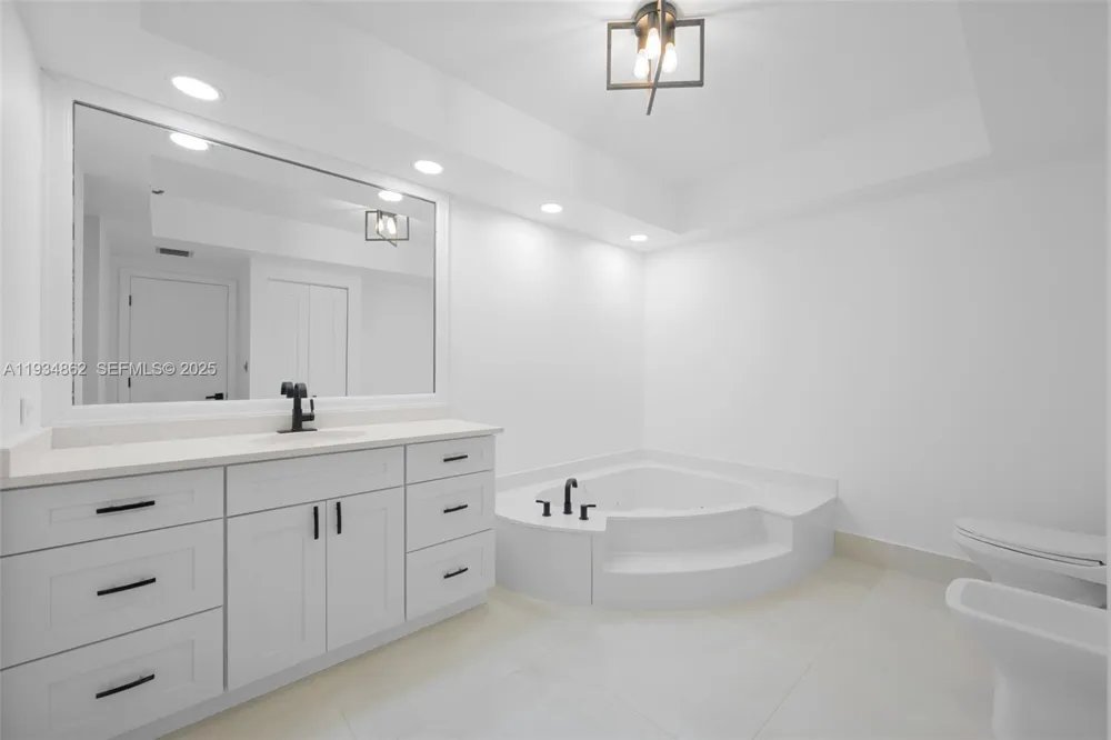 20281 E Country Club Dr #501 Aventura, FL 33180