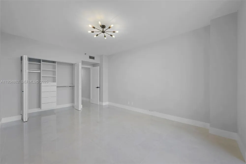20281 E Country Club Dr #501 Aventura, FL 33180