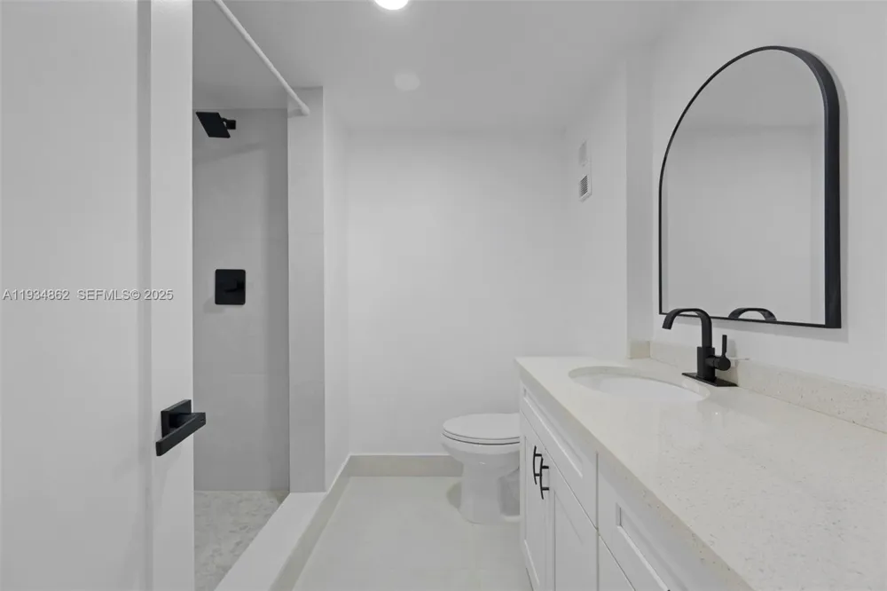 20281 E Country Club Dr #501 Aventura, FL 33180