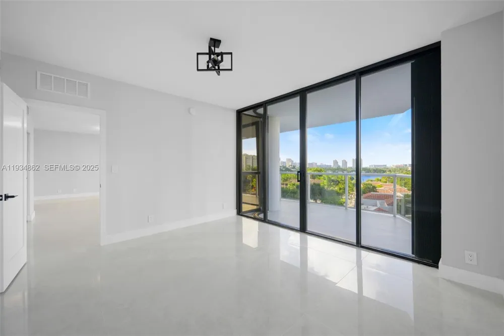 20281 E Country Club Dr #501 Aventura, FL 33180