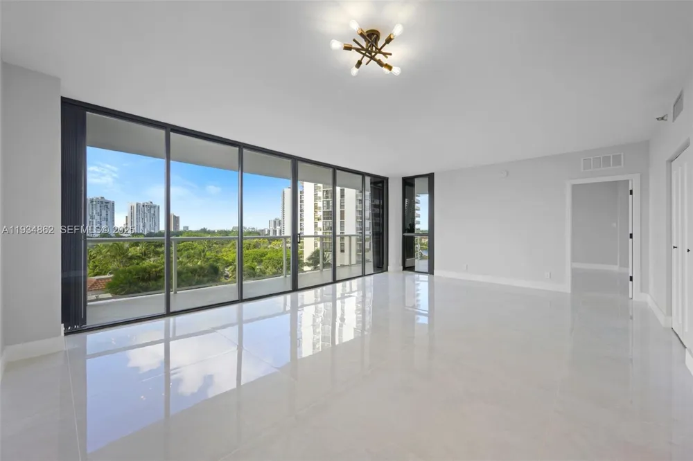 20281 E Country Club Dr #501 Aventura, FL 33180
