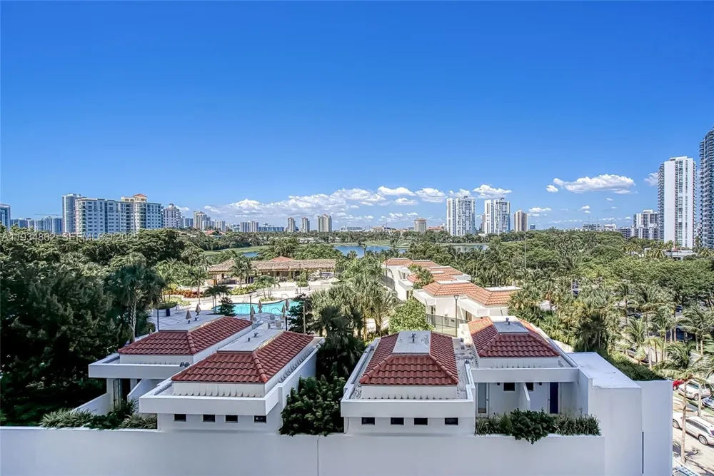 20281 E Country Club Dr #501 Aventura, FL 33180