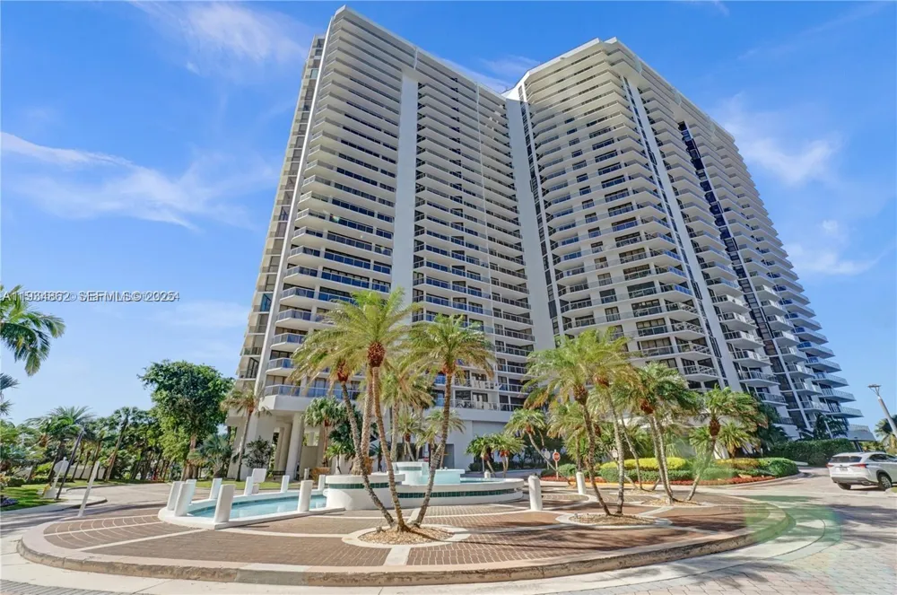 20281 E Country Club Dr #501 Aventura, FL 33180