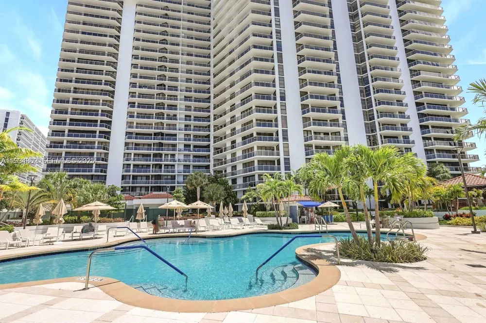 20281 E Country Club Dr #501 Aventura, FL 33180