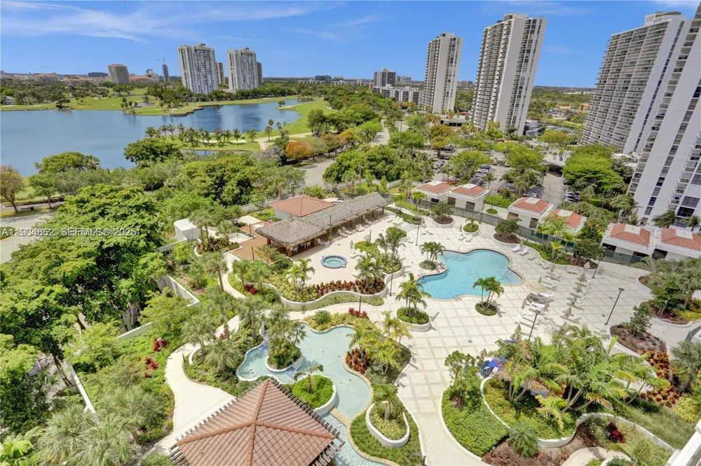 20281 E Country Club Dr #501 Aventura, FL 33180