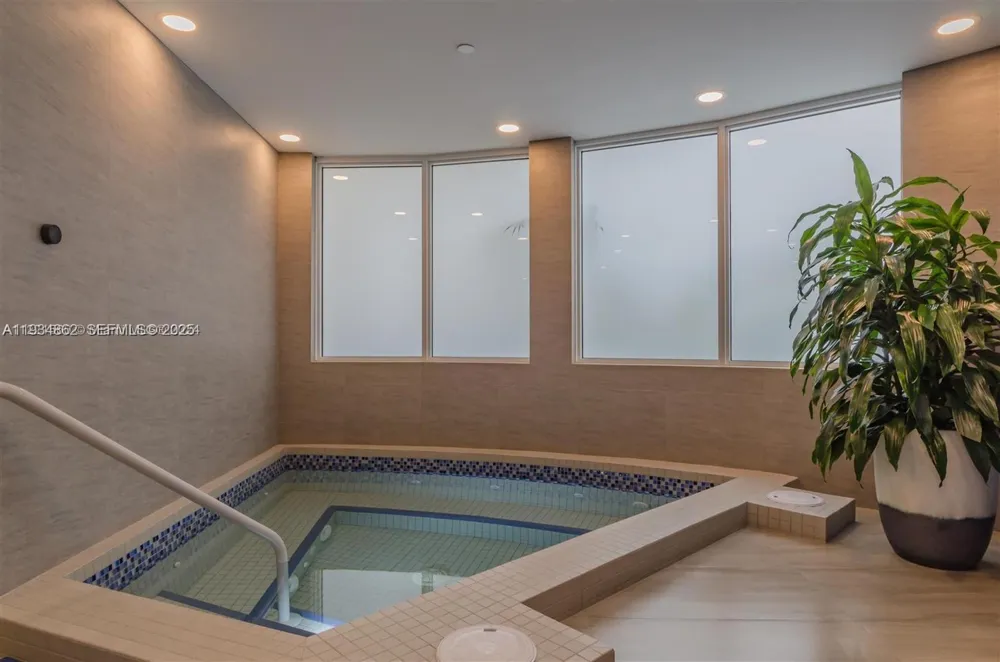 20281 E Country Club Dr #501 Aventura, FL 33180