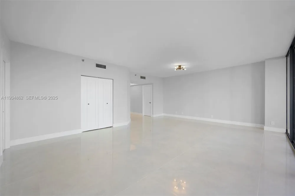 20281 E Country Club Dr #501 Aventura, FL 33180