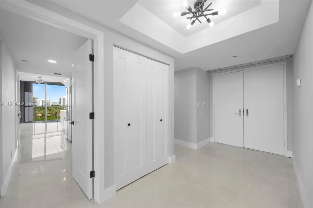 20281 E Country Club Dr #501 Aventura, FL 33180
