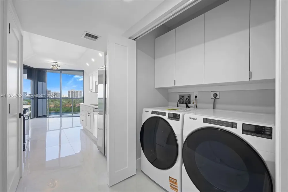 20281 E Country Club Dr #501 Aventura, FL 33180