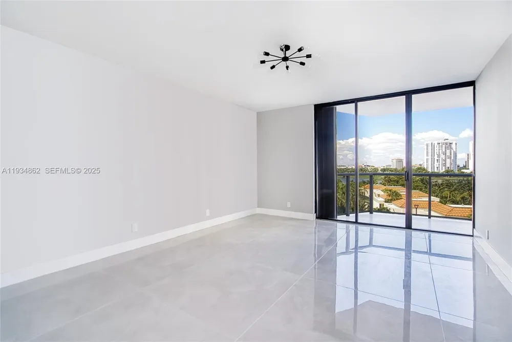 20281 E Country Club Dr #501 Aventura, FL 33180