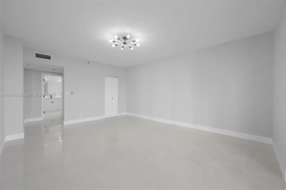 20281 E Country Club Dr #501 Aventura, FL 33180