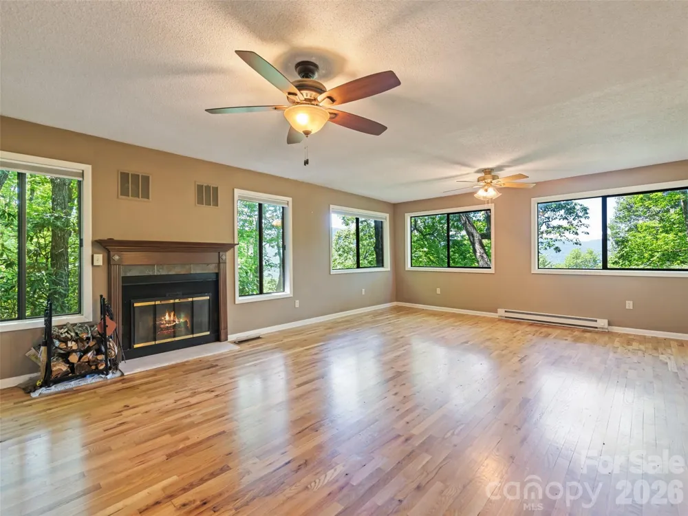1392 Mount Chalet Road Canton, NC 28716