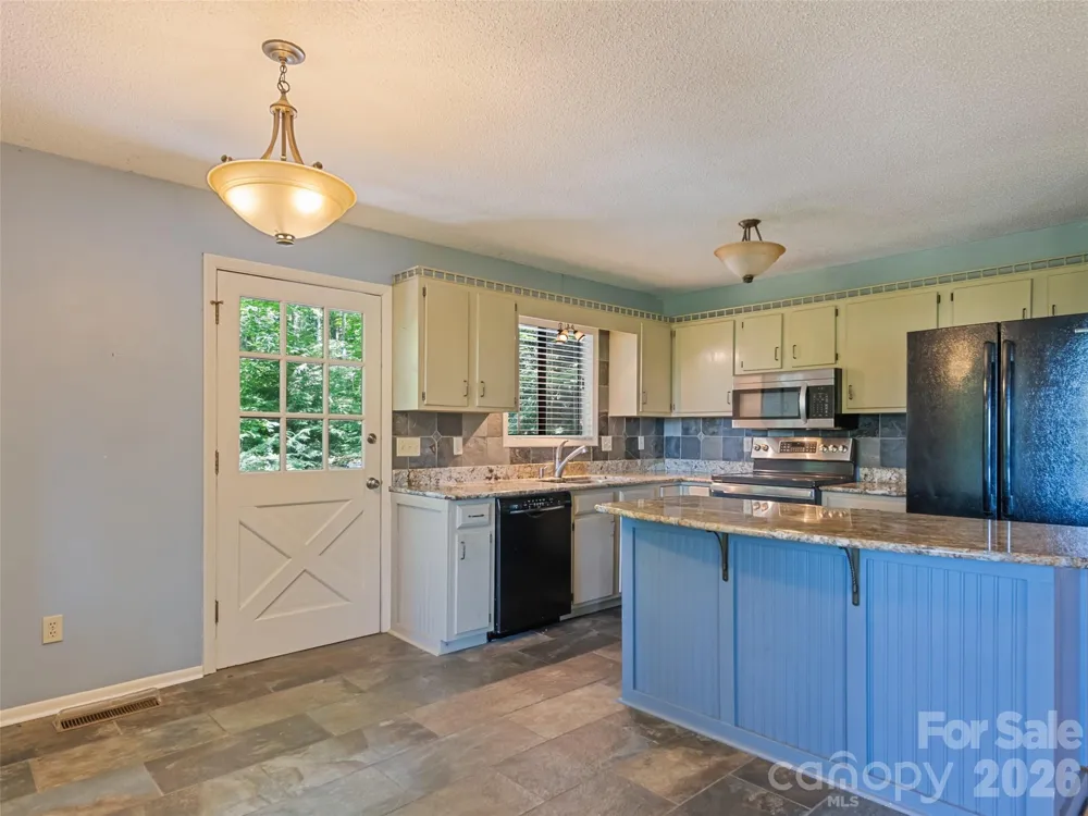 1392 Mount Chalet Road Canton, NC 28716
