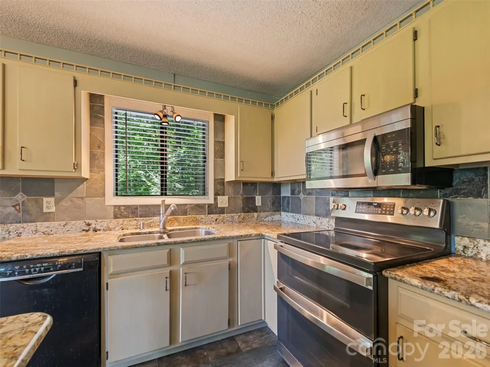 1392 Mount Chalet Road Canton, NC 28716
