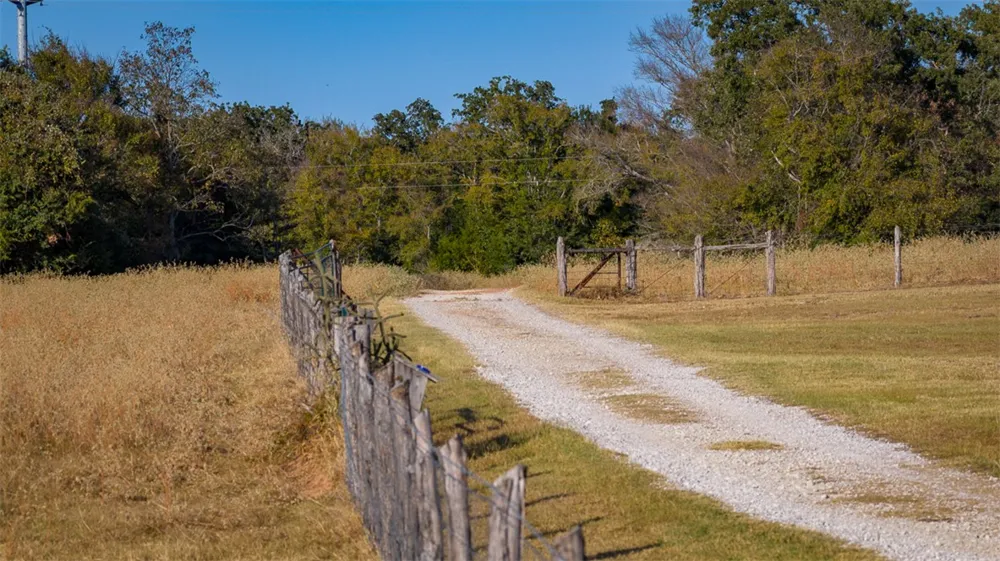 7 Providence Rd Road Calvert, TX 77837