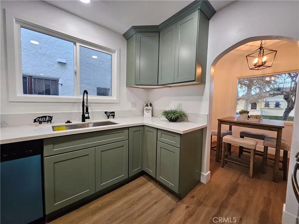 3104 W 43rd Place Los Angeles, CA 90008