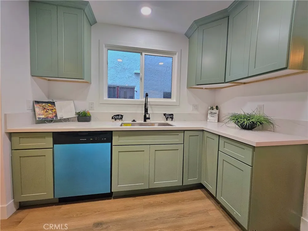 3104 W 43rd Place Los Angeles, CA 90008