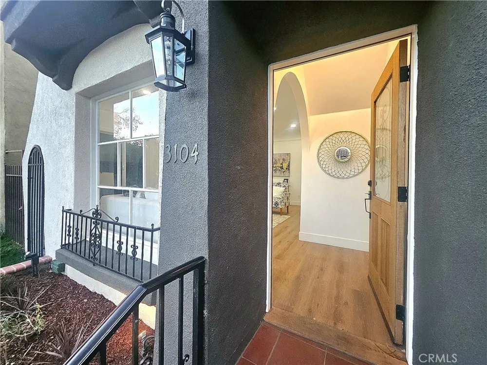 3104 W 43rd Place Los Angeles, CA 90008