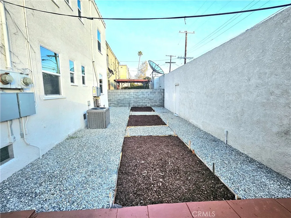 3104 W 43rd Place Los Angeles, CA 90008
