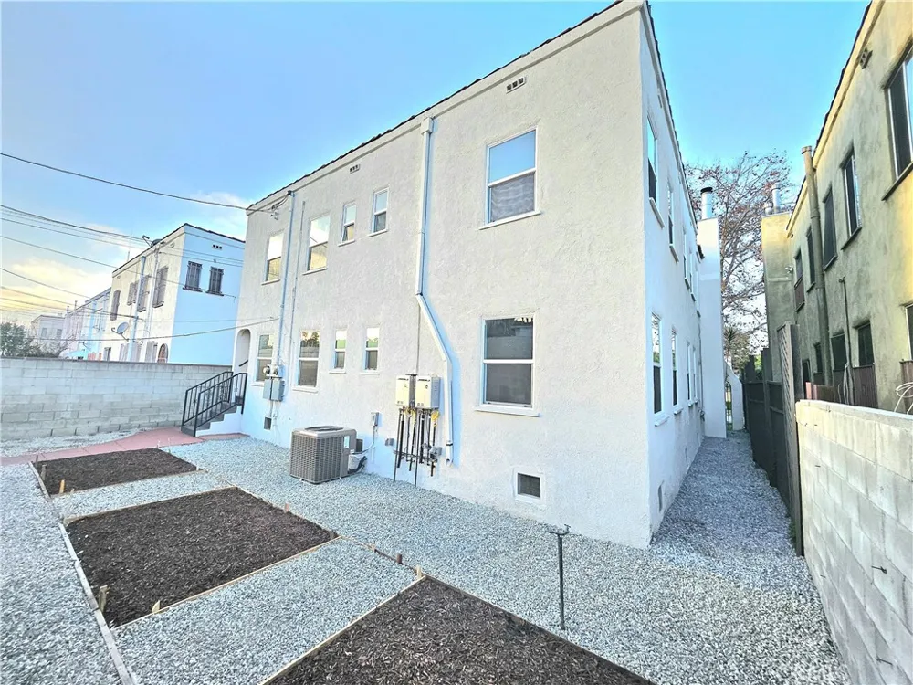 3104 W 43rd Place Los Angeles, CA 90008
